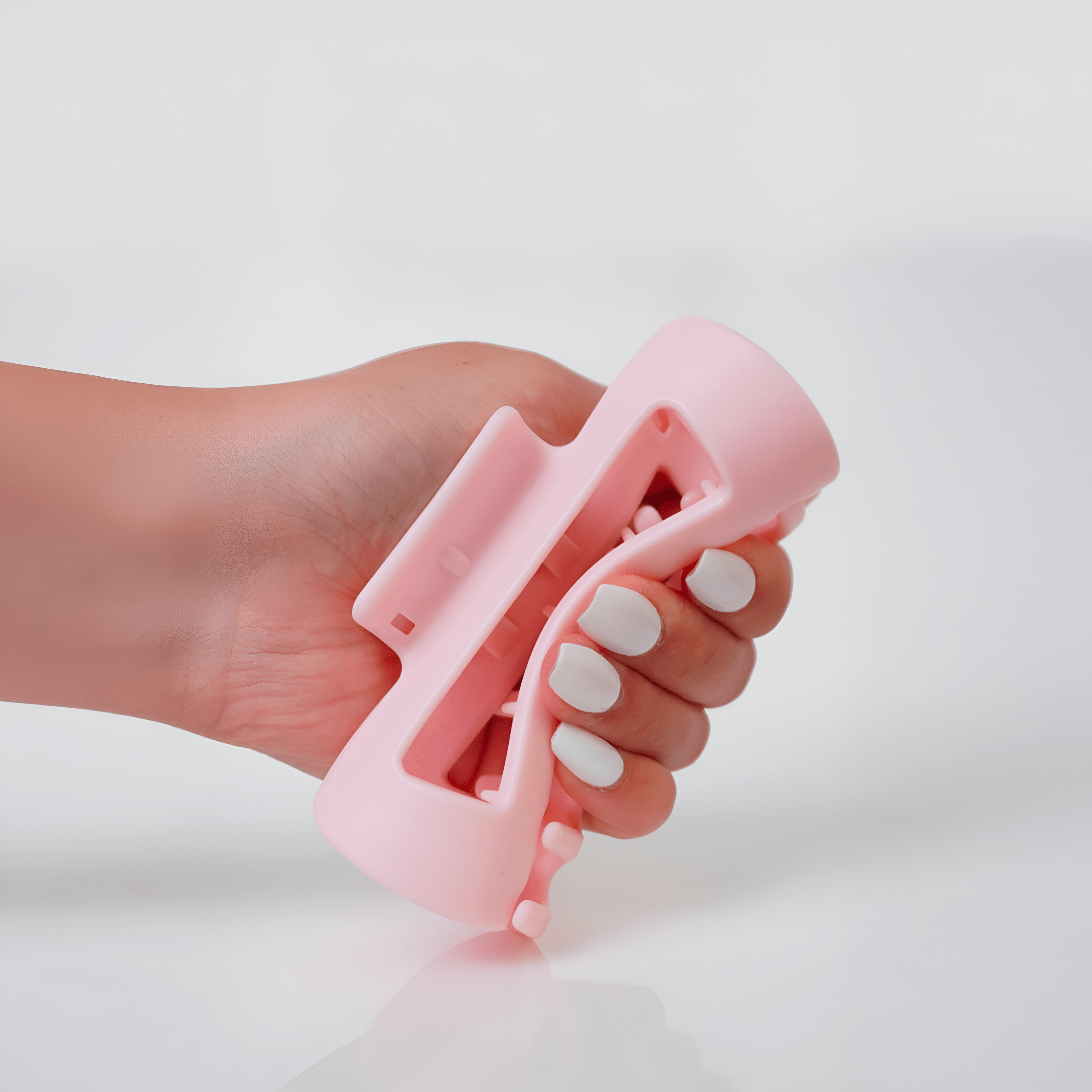 Wavi Clip - The World's First Flexible Claw Clip